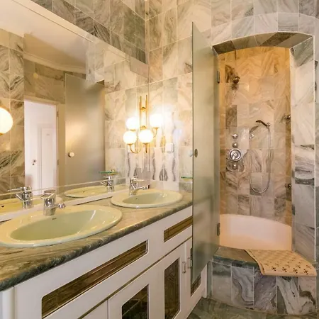 Sea Breeze Villa *